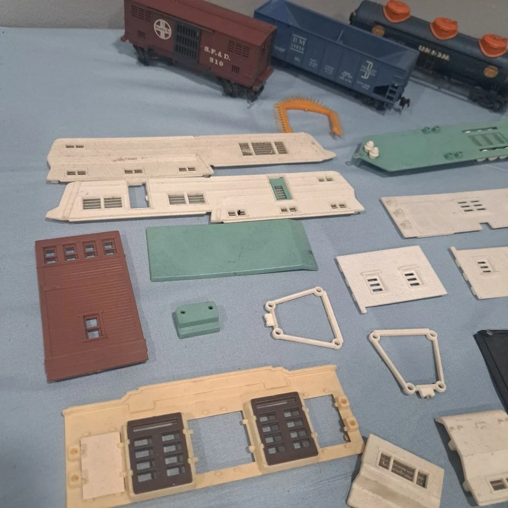 VTG HO Scale Model Train Lot Santa Fe Rock Island Union 76 Rolling Stock Parts